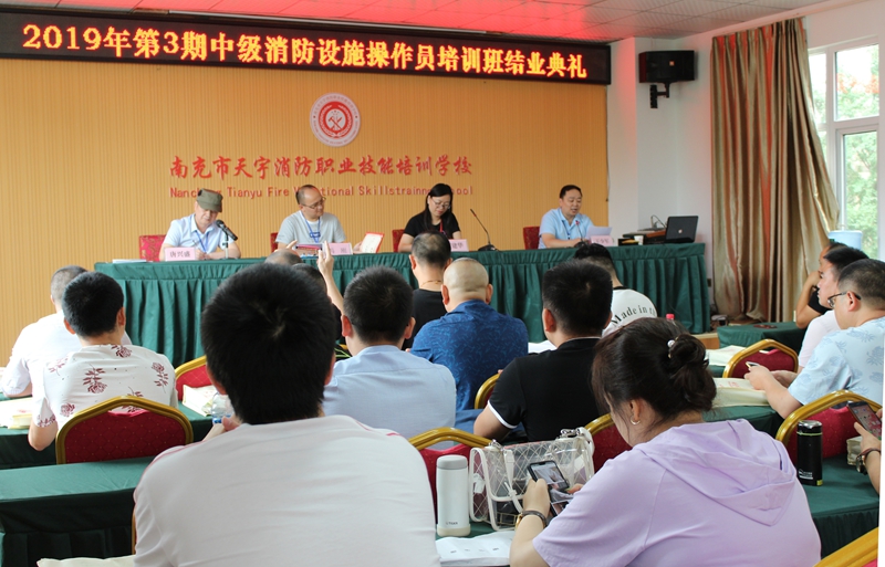 班主任王老師講話.JPG